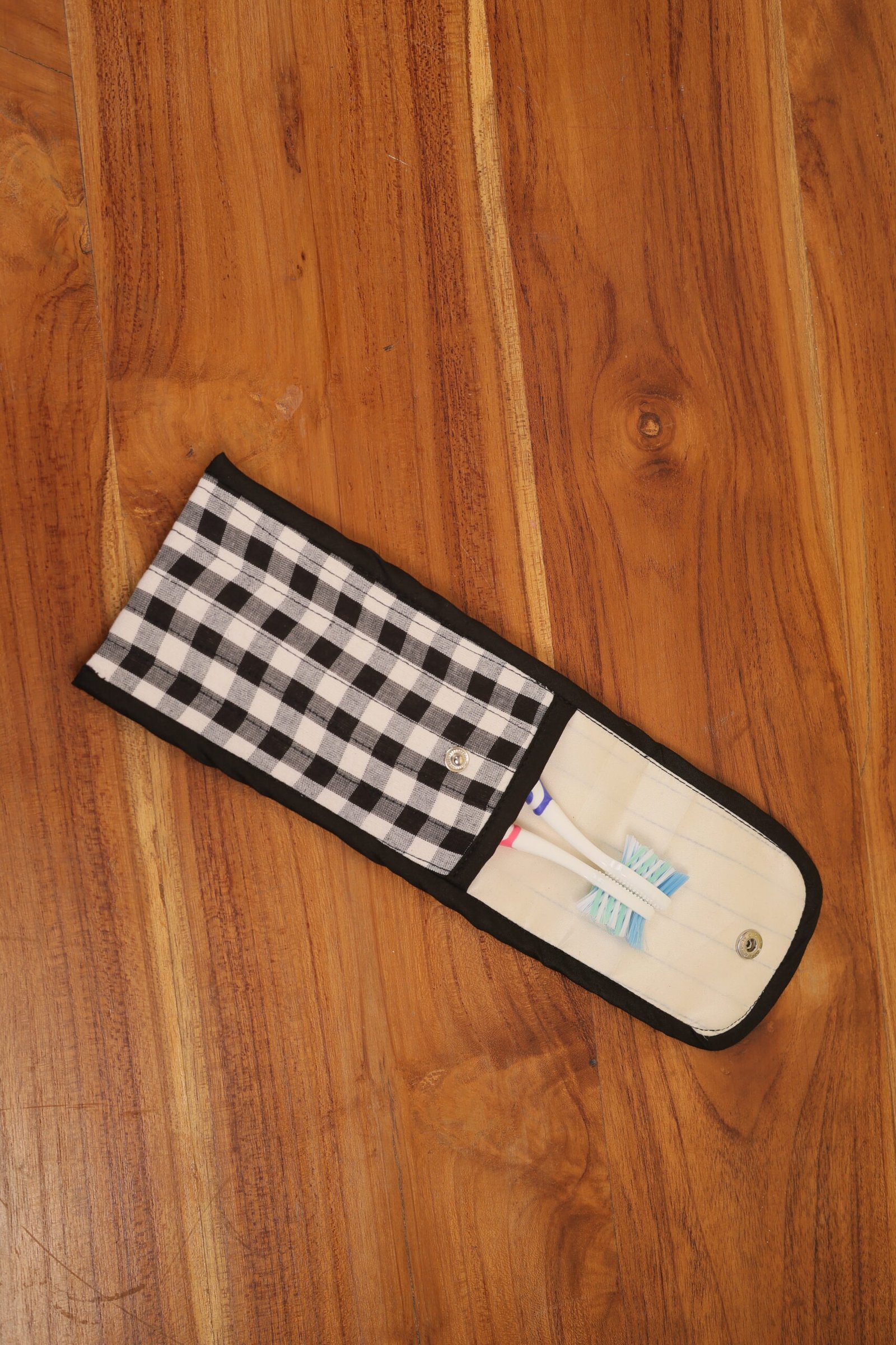 Baggito Black & White Gingham Personal Care Travel Combo